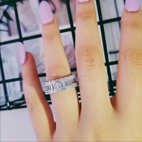 NEW 18K GOLD BAGUETTE DIAMOND ETERNITY RING - Picture 2 of 7